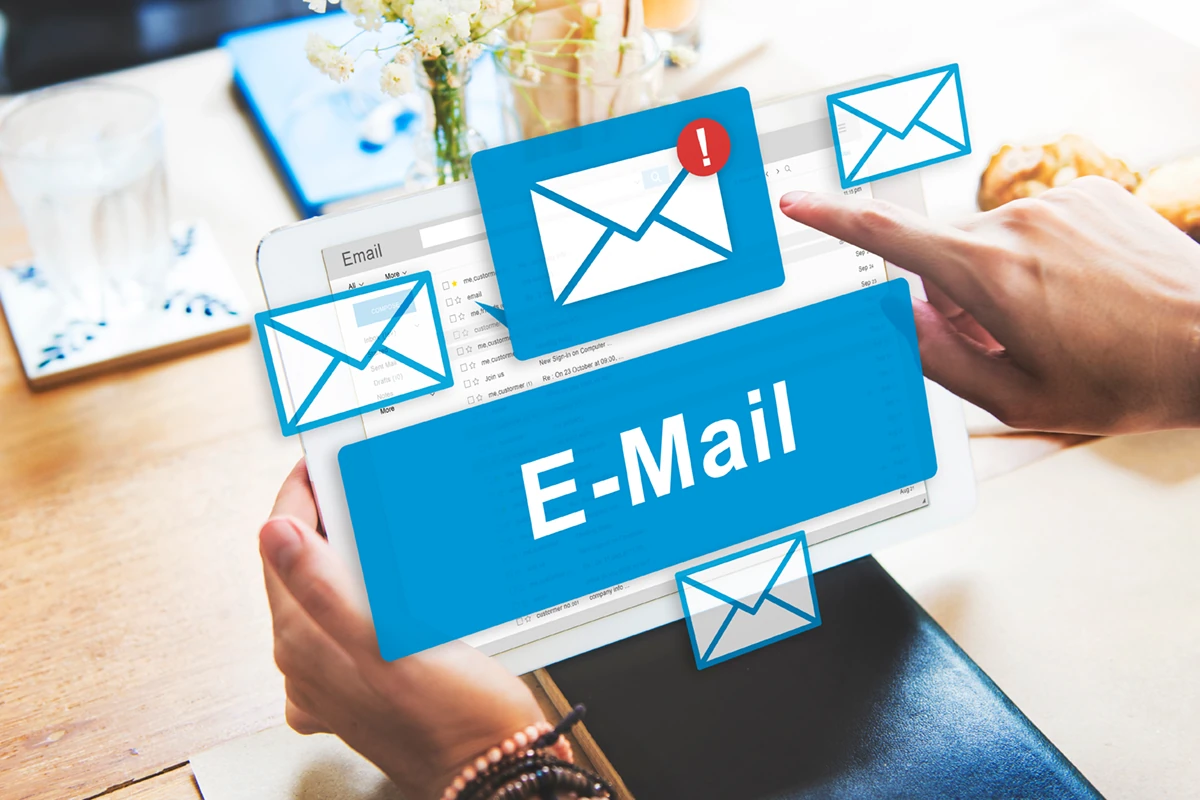 通知設定。ゲストからお祝いメッセージや写真が投稿されたらふたりのメールにお知らせ！